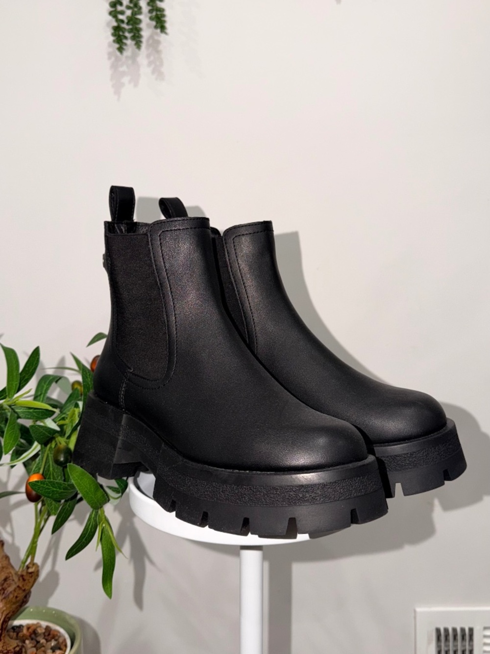 NWOT Steve Madden Malcolm Chelsea Boot Black 8.5